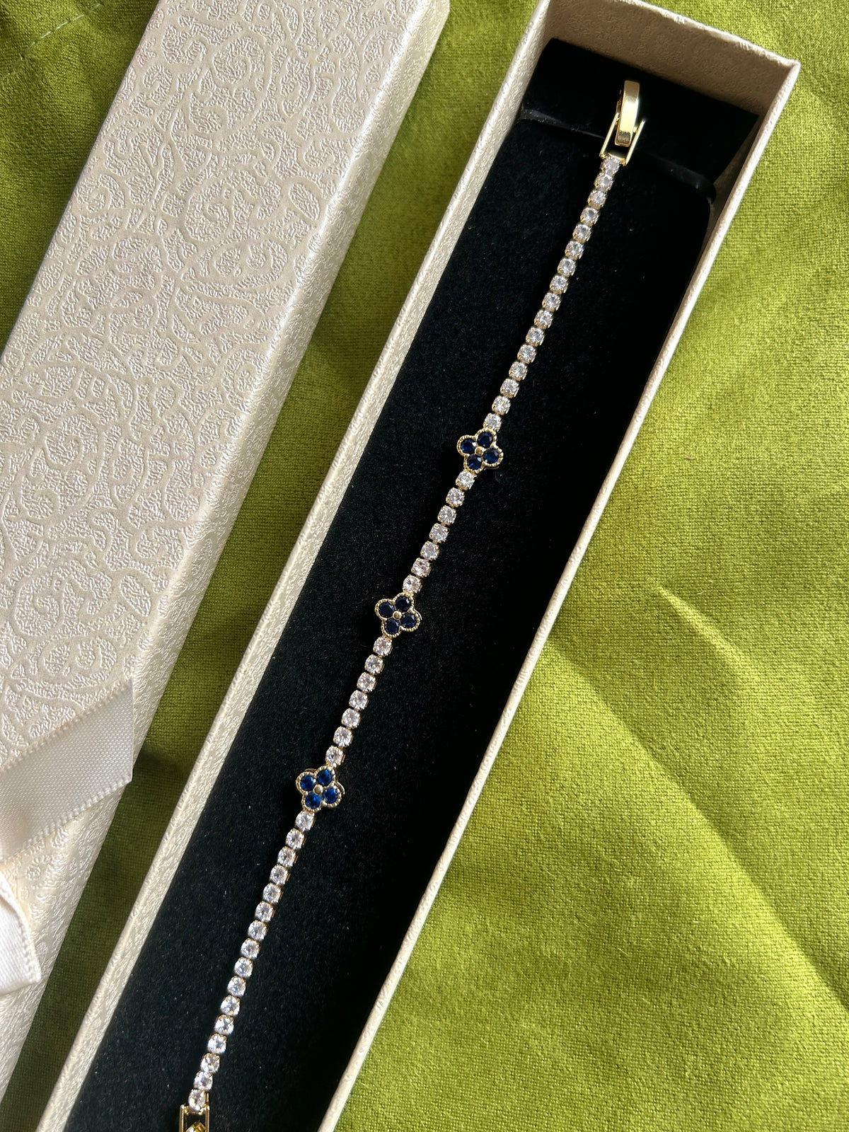 Evelyn Clover Tennis Bracelet
