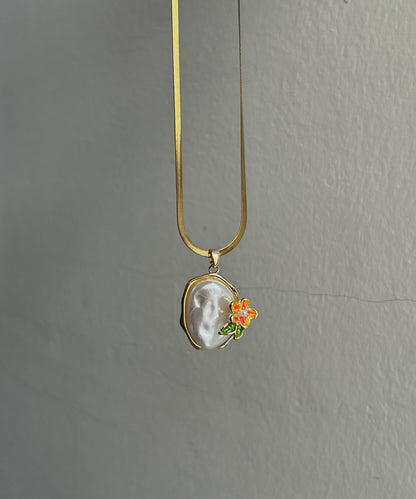 Pearl Glow Necklace