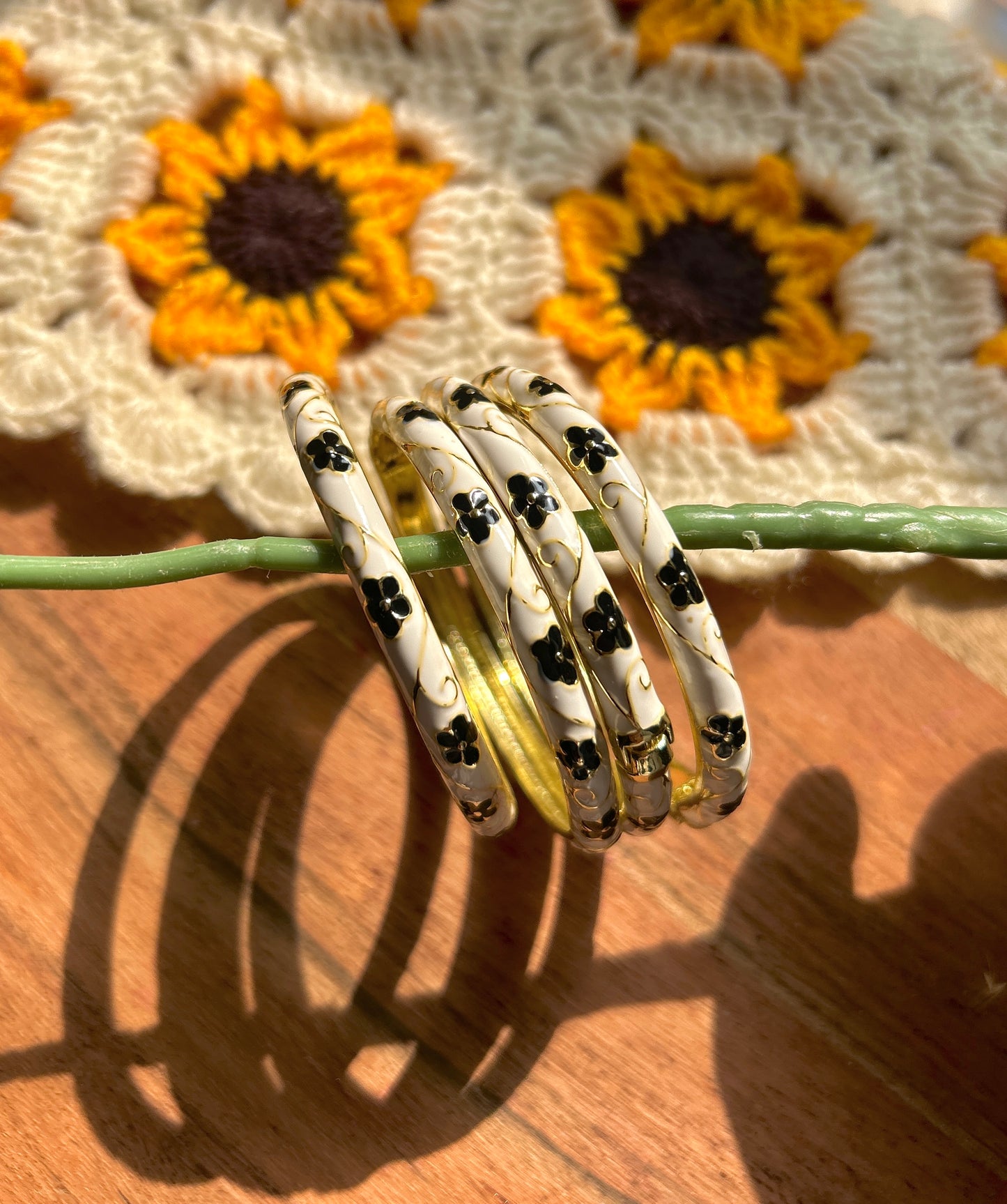 White & black flower vintage bangle ( each bangle)