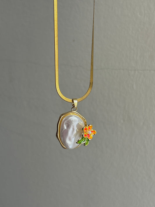 Pearl Glow Necklace