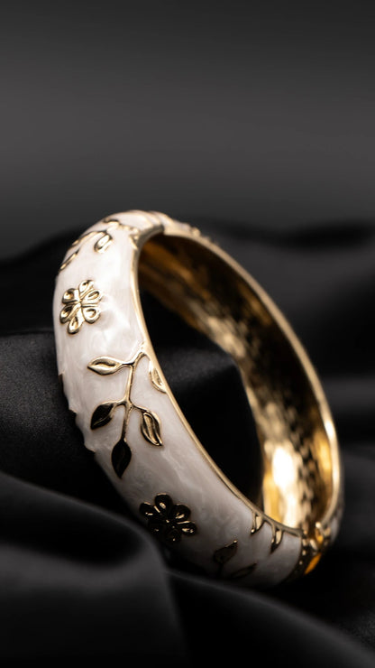 Milky Floral Cuff (Pack of 1)