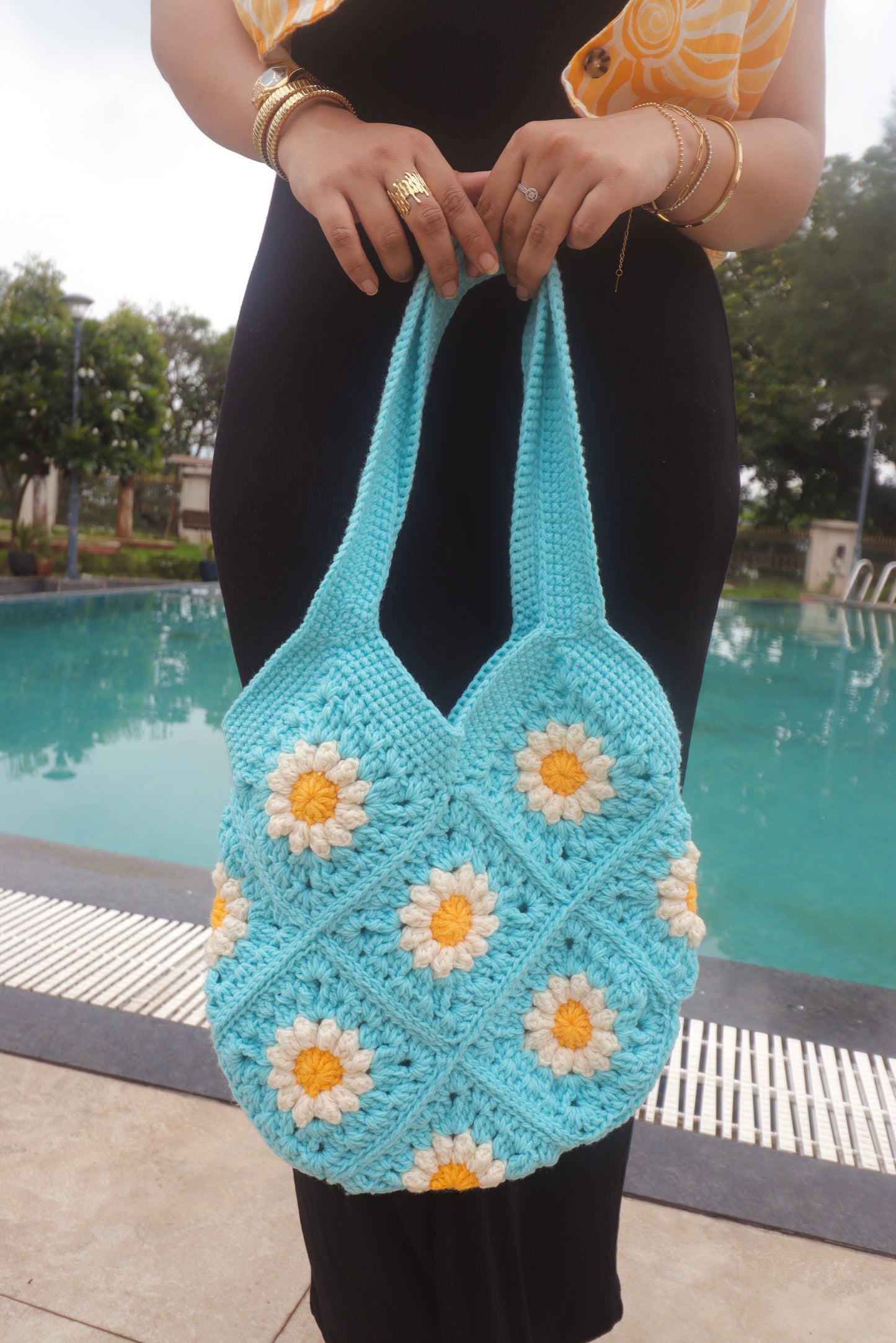 Sunny sea tote bag