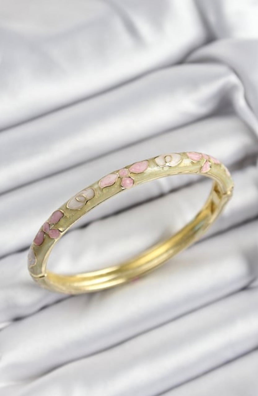 Pastel Green Floral Vintage Bangle (Pack of 1)