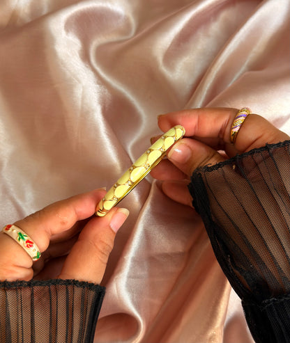 Butter Yellow Vintage Bangle (Pack of 1)