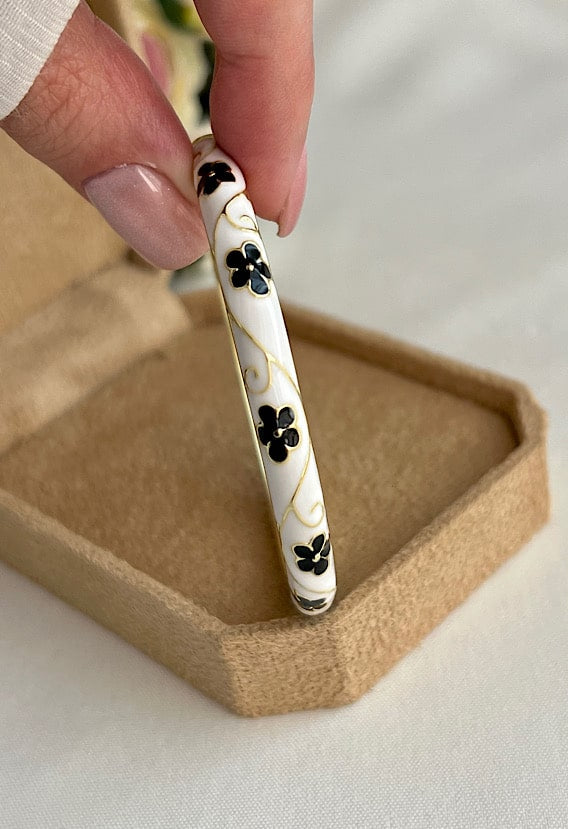White & black flower vintage bangle ( each bangle)