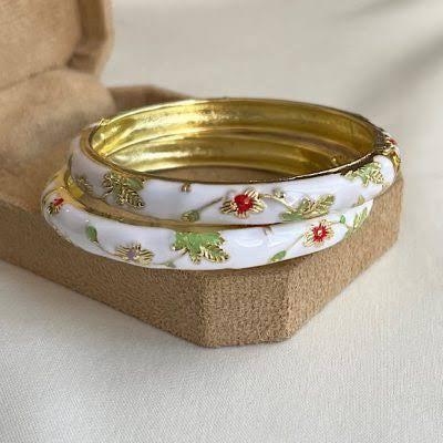 White floral Victorian bangle (Pack of 1)