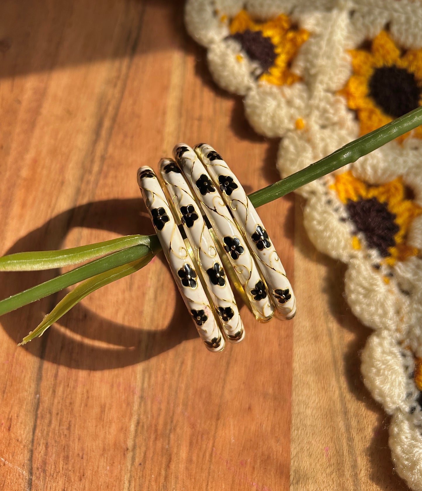 White & black flower vintage bangle ( each bangle)