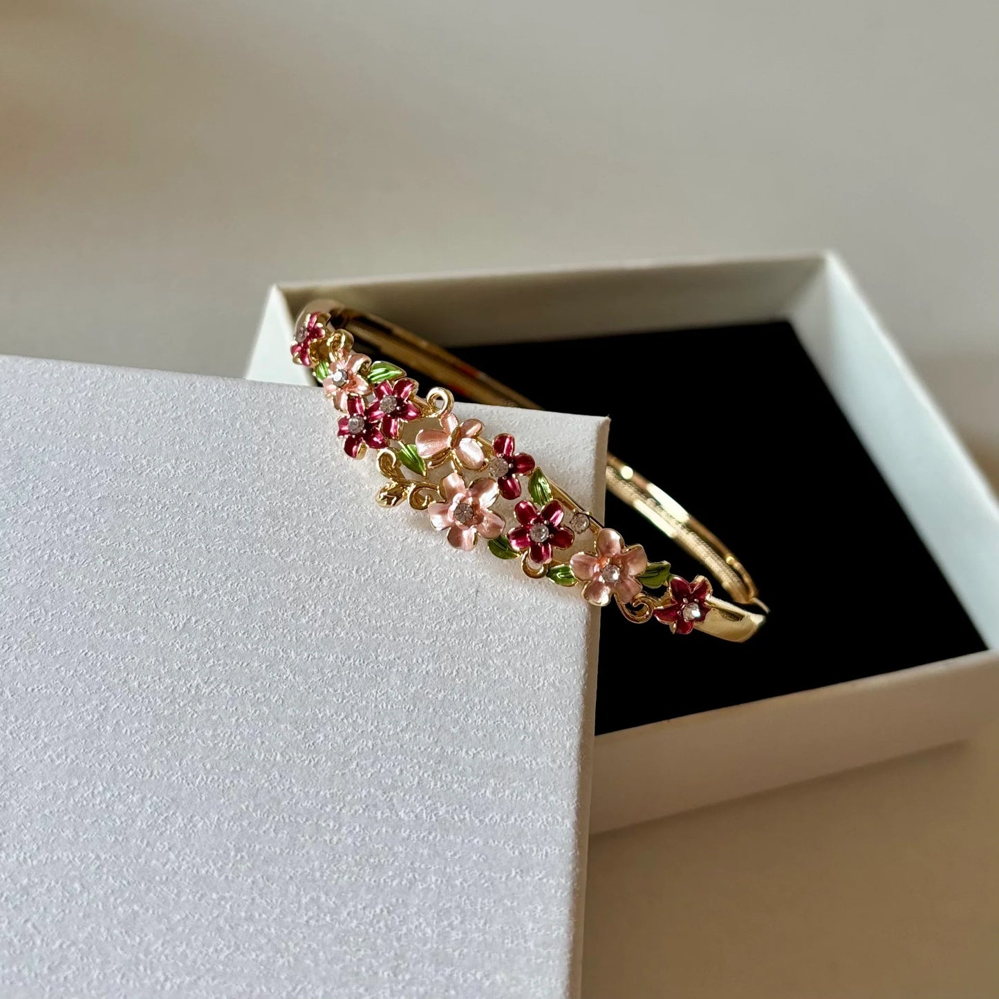 Daisy Botanical Bangle (Pack of 1)