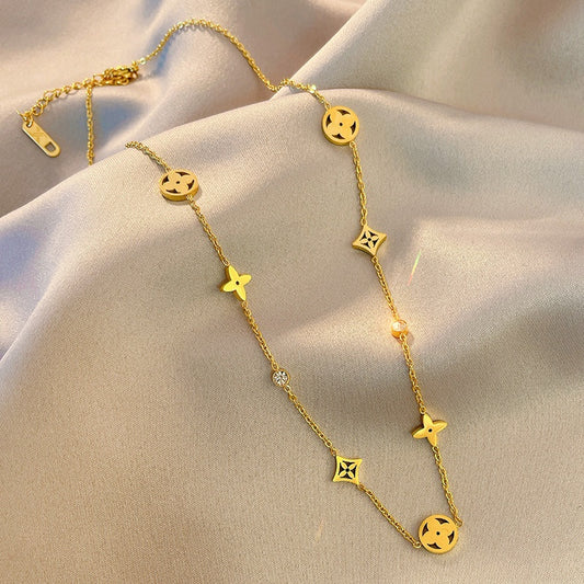 Leaf Clover Diamond Necklace